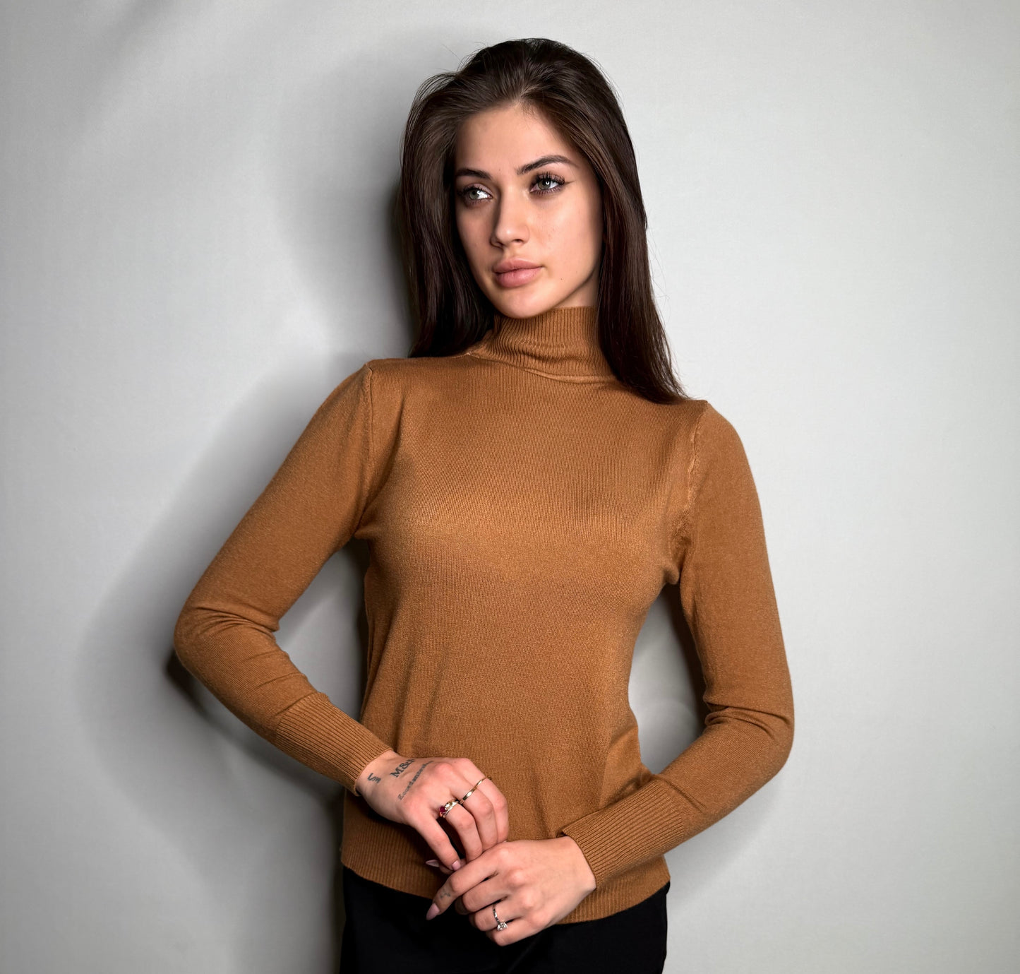 Loose-fitting high-neck sweater