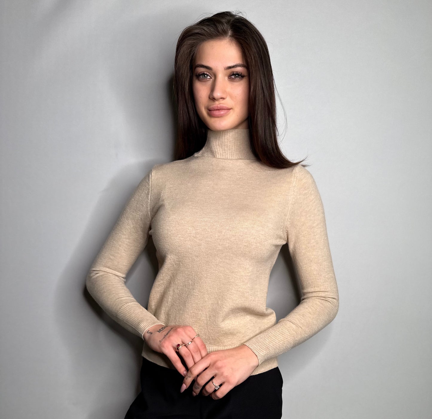 Loose-fitting high-neck sweater