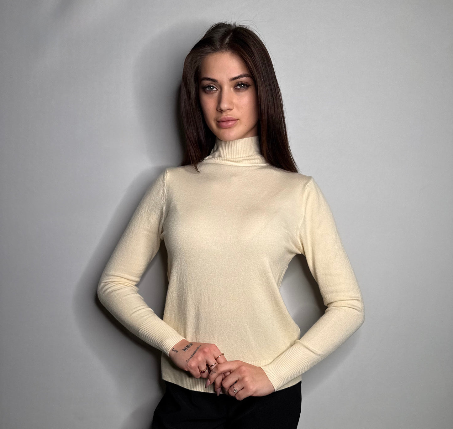 Loose-fitting high-neck sweater